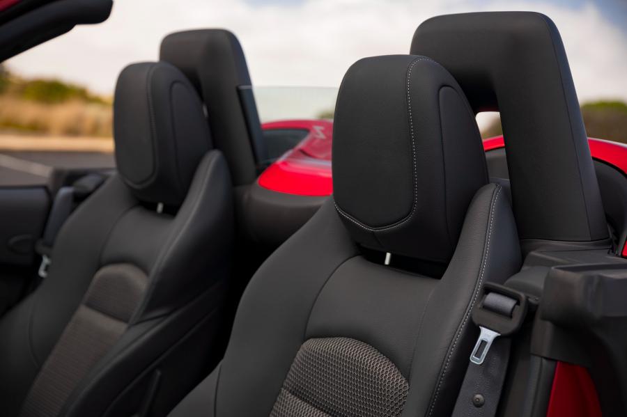 Детали интерьера Nissan 370Z Roadster (Z34) 2012 года  (AU) (фото 23 из 33)